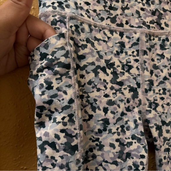 Athleta Kids Monochrome Patterned Leggings - Picture 4 of 6